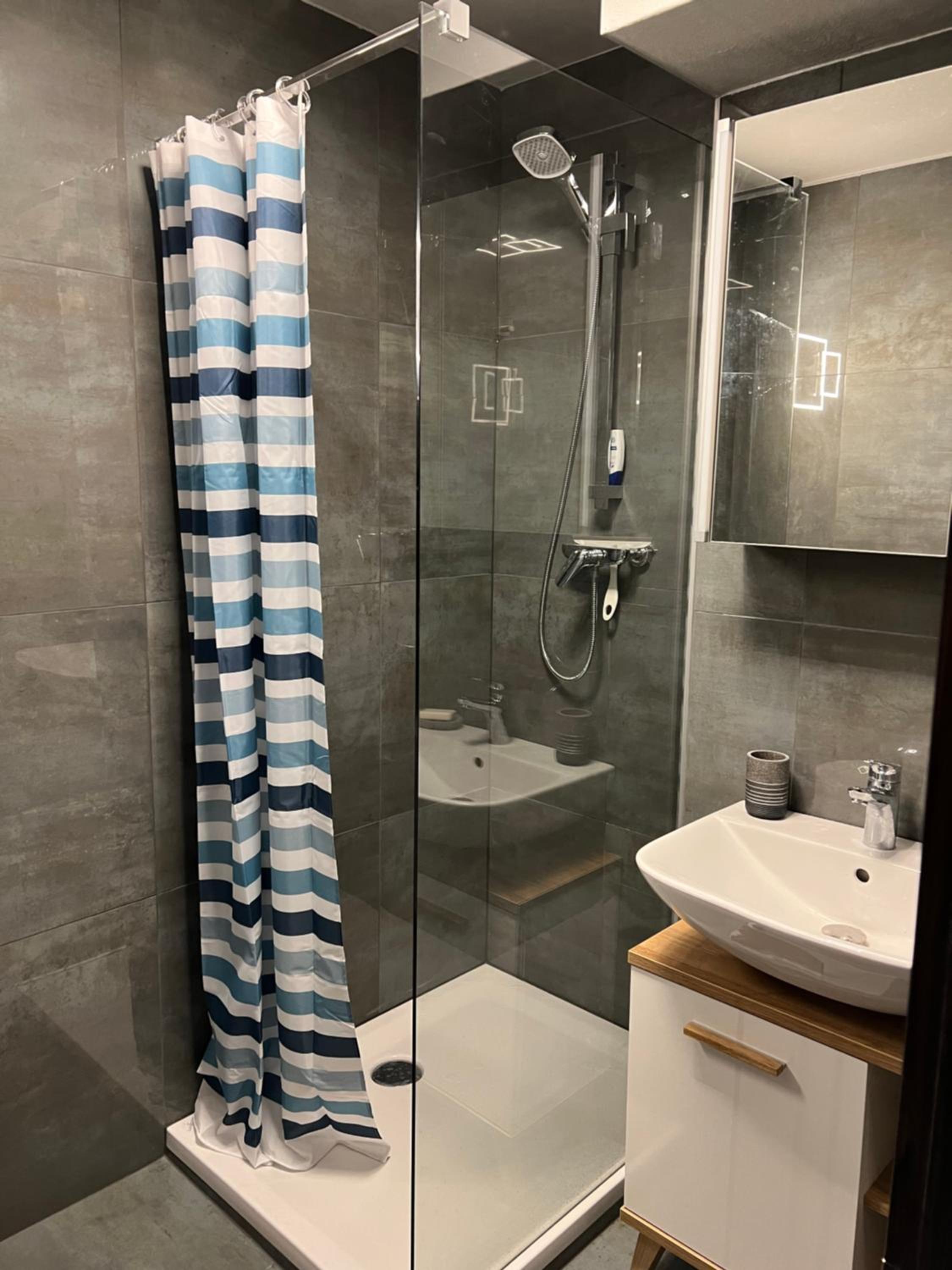 Cosy studio for 4 near ski lift, MELEZES K22