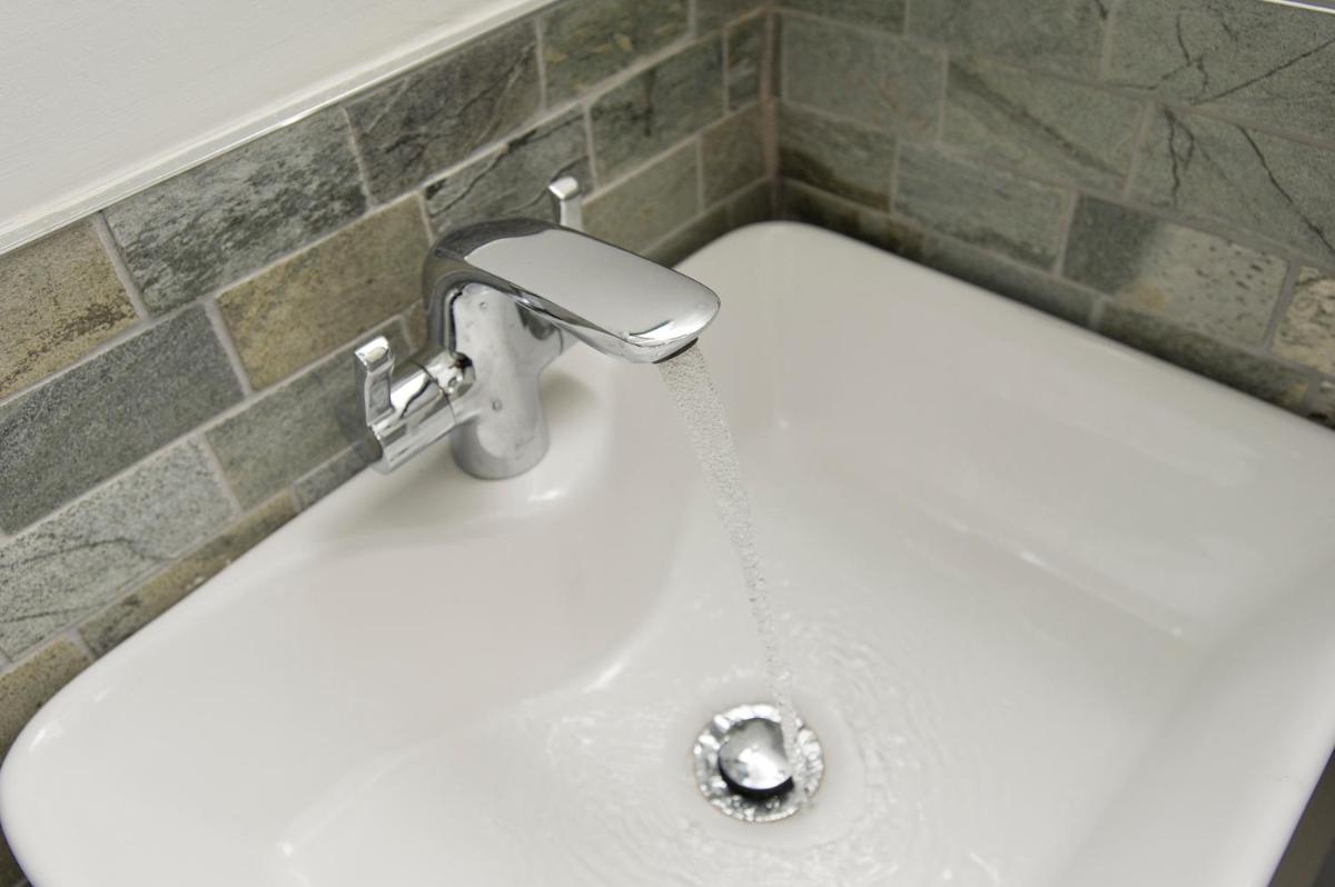 Market Street Apartments - City Centre Modern 1bedroom Apartments with NEW WIFI and Very Close to Tram view 4