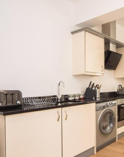 Marlborough Hall Apartment - Quiet view 4