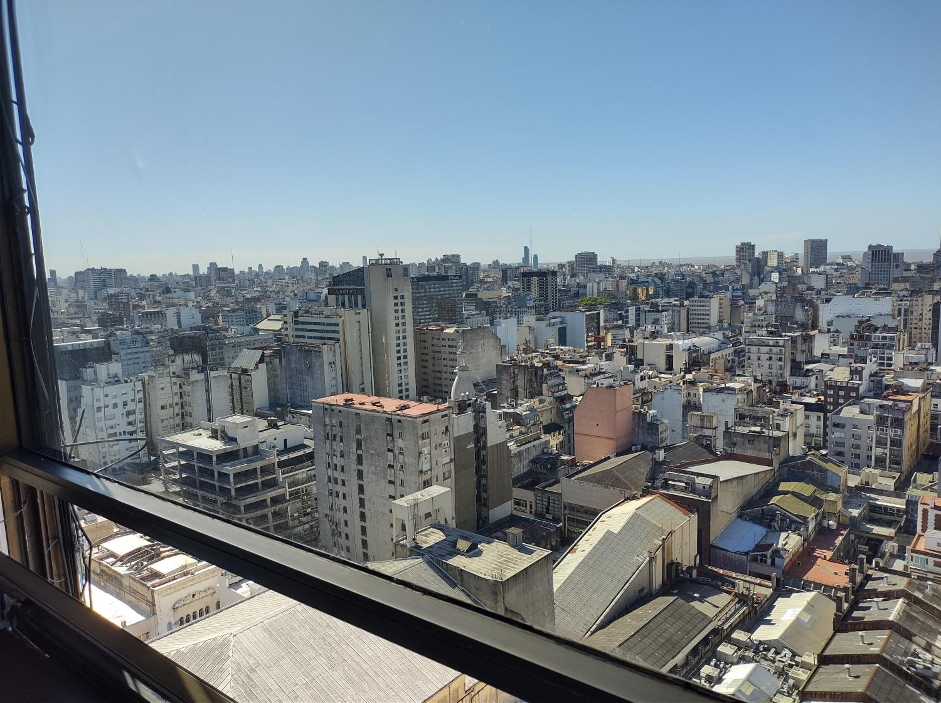 Calle Corrientes, mirada al río!