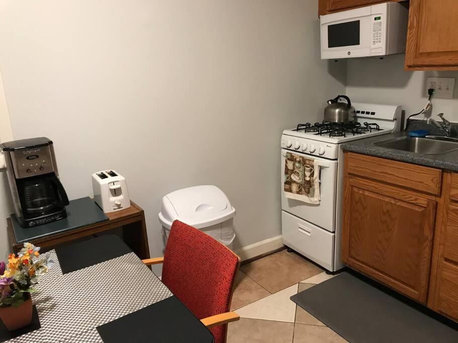 Walk2Metro's,DCGem,Private,Wifi, FreeParking view 2