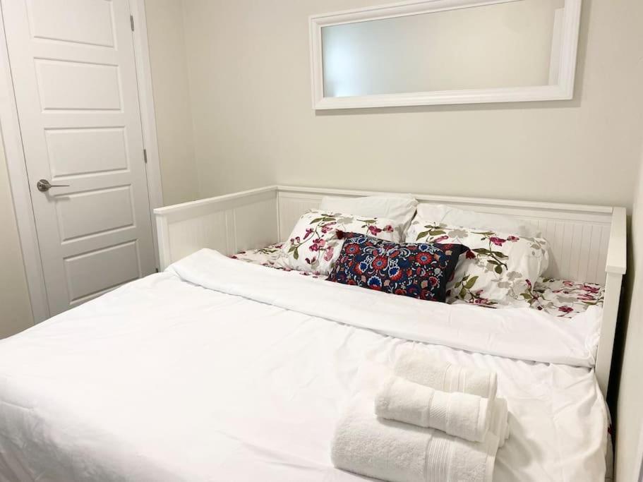 Beautiful Walk out Basement Apartment in Pickering near Beach