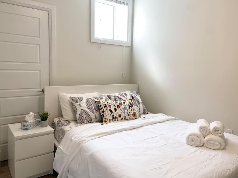 Beautiful Walk out Basement Apartment in Pickering near Beach