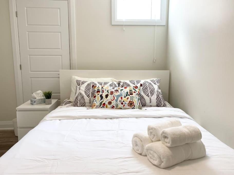 Beautiful Walk out Basement Apartment in Pickering near Beach