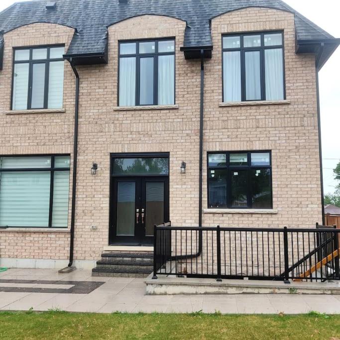 Beautiful Walk out Basement Apartment in Pickering near Beach