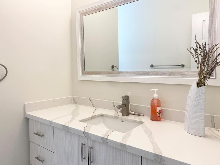 Beautiful Walk out Basement Apartment in Pickering near Beach