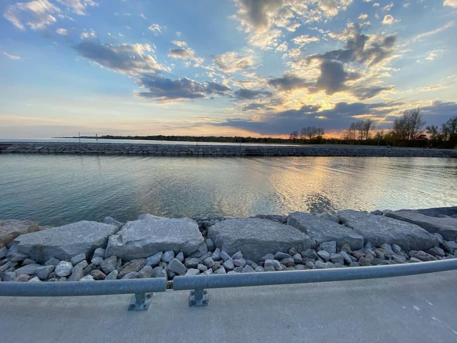 Beautiful Walk out Basement Apartment in Pickering near Beach
