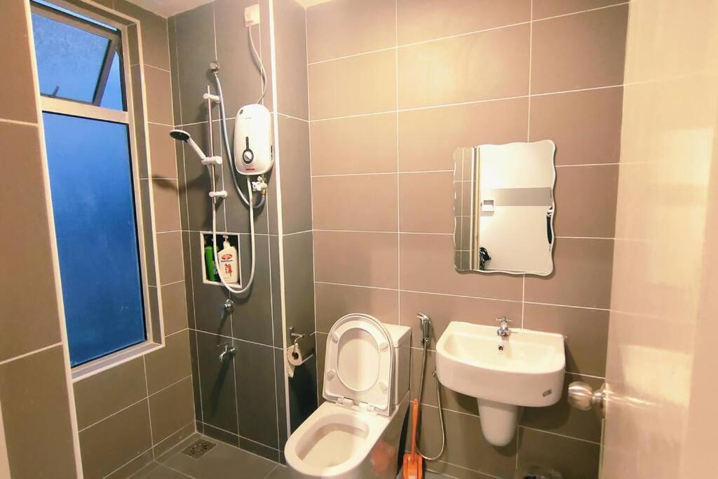Kulai d putra suites beside ioiMall near JPO and Airport photo 3
