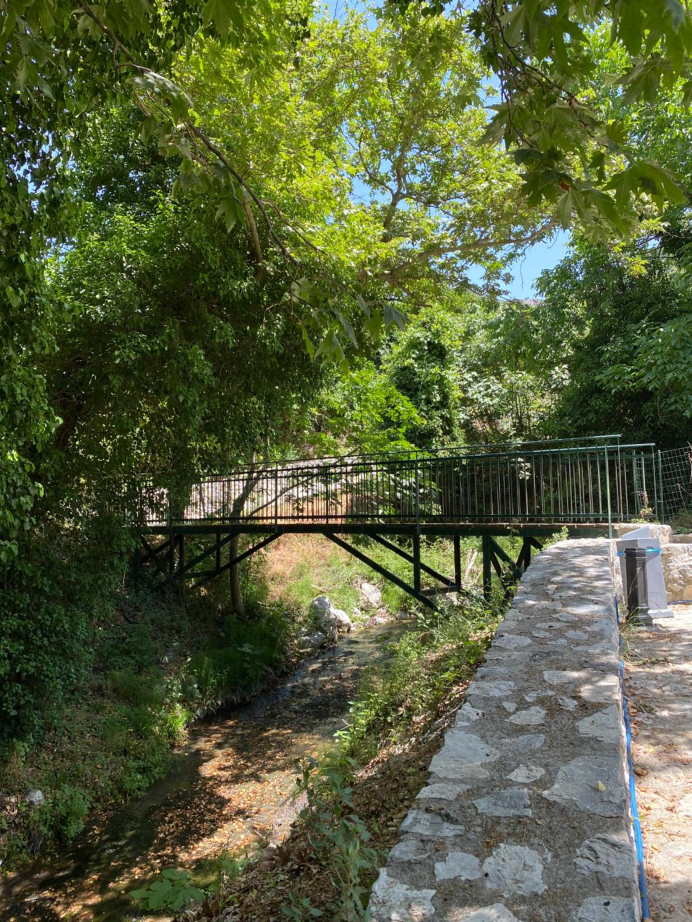 Costas Inn