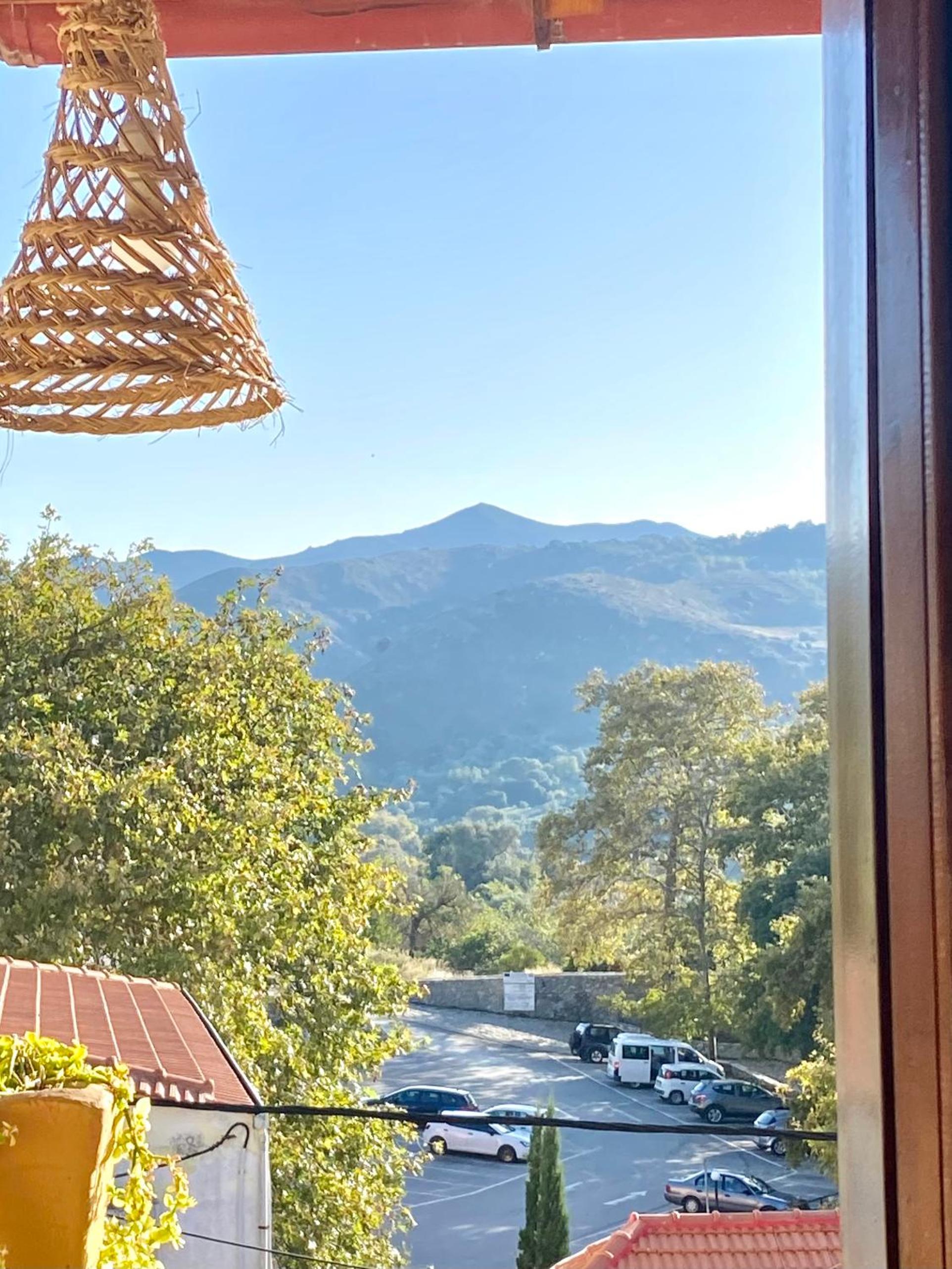 Costas Inn