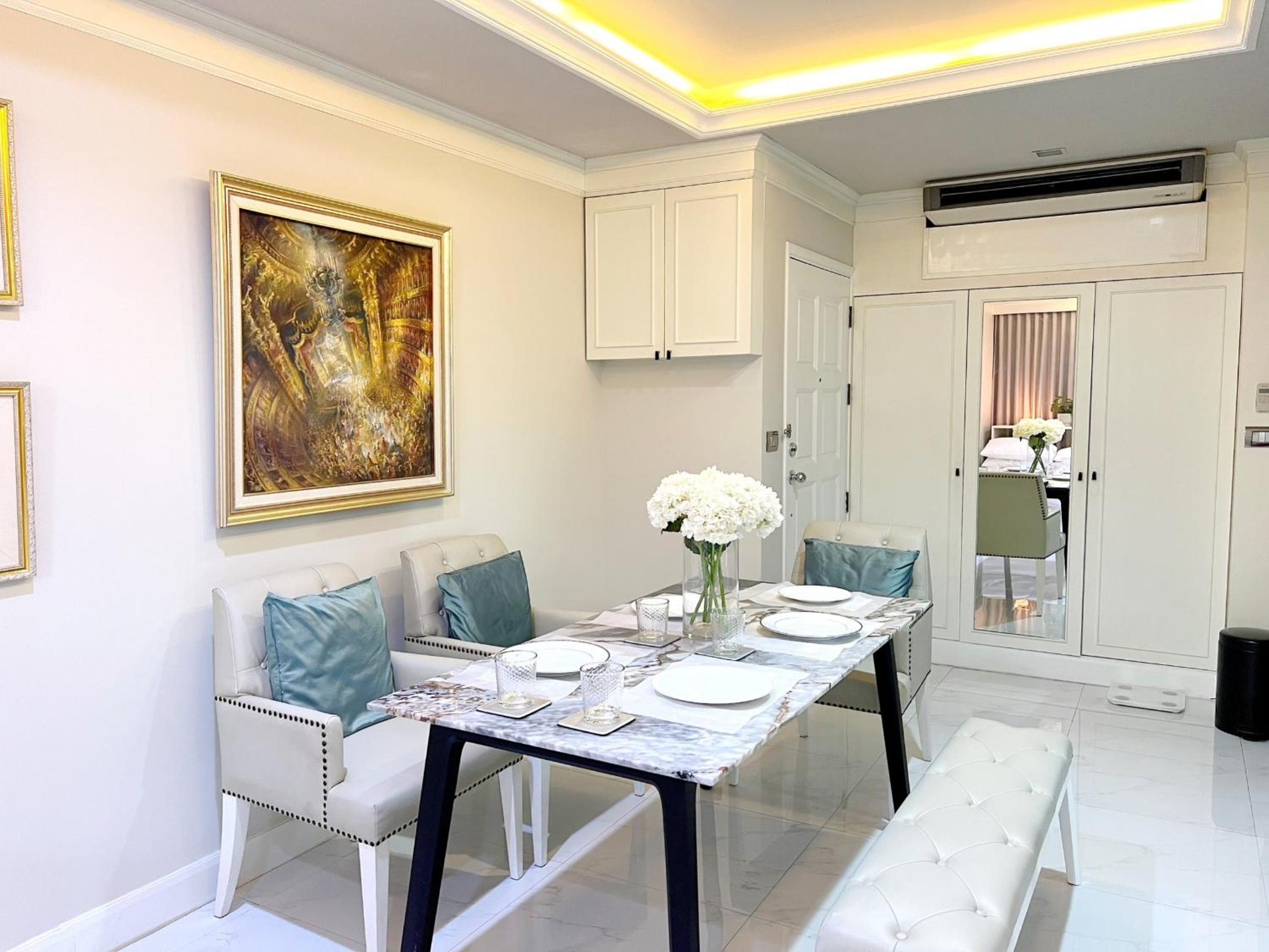 Center Bangkok Suite next to Platinum mall