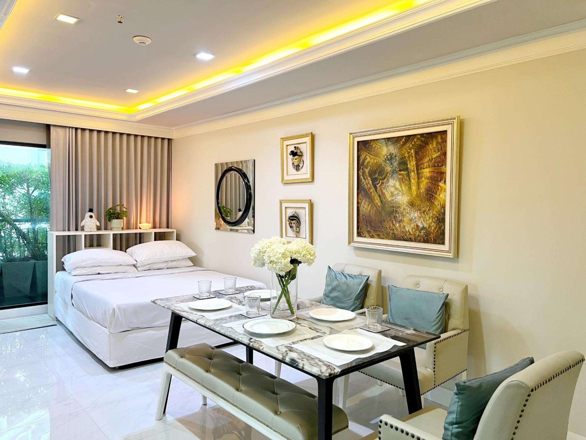 Center Bangkok Suite next to Platinum mall