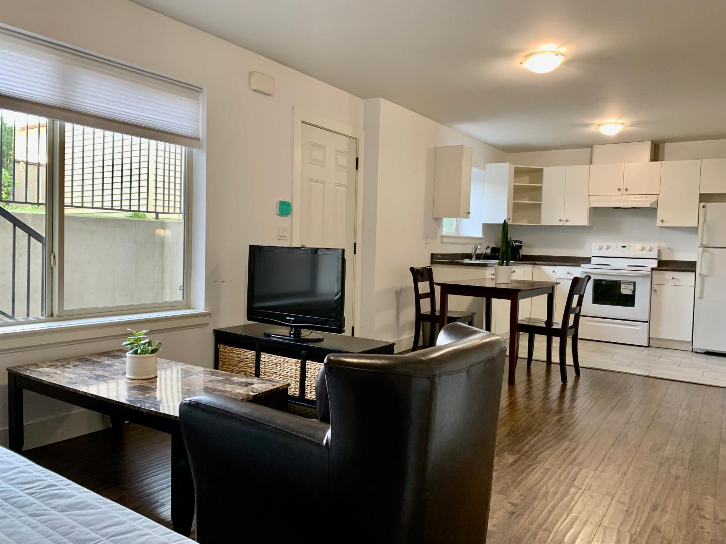 Spacious Burnaby Guest Home