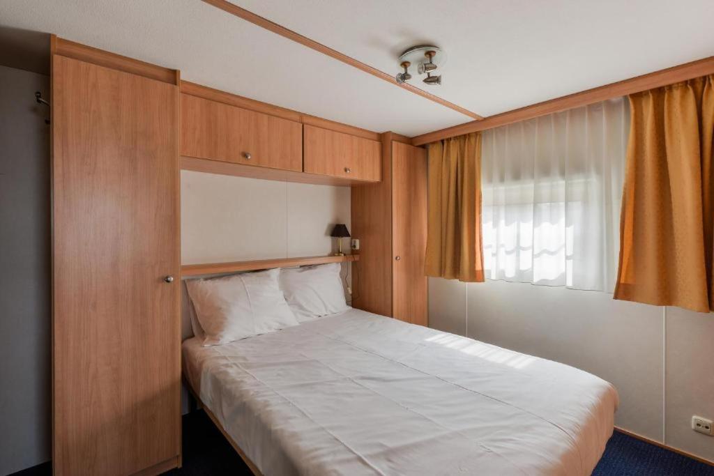 CHALET FOR 2 AT THE BEACH view 3