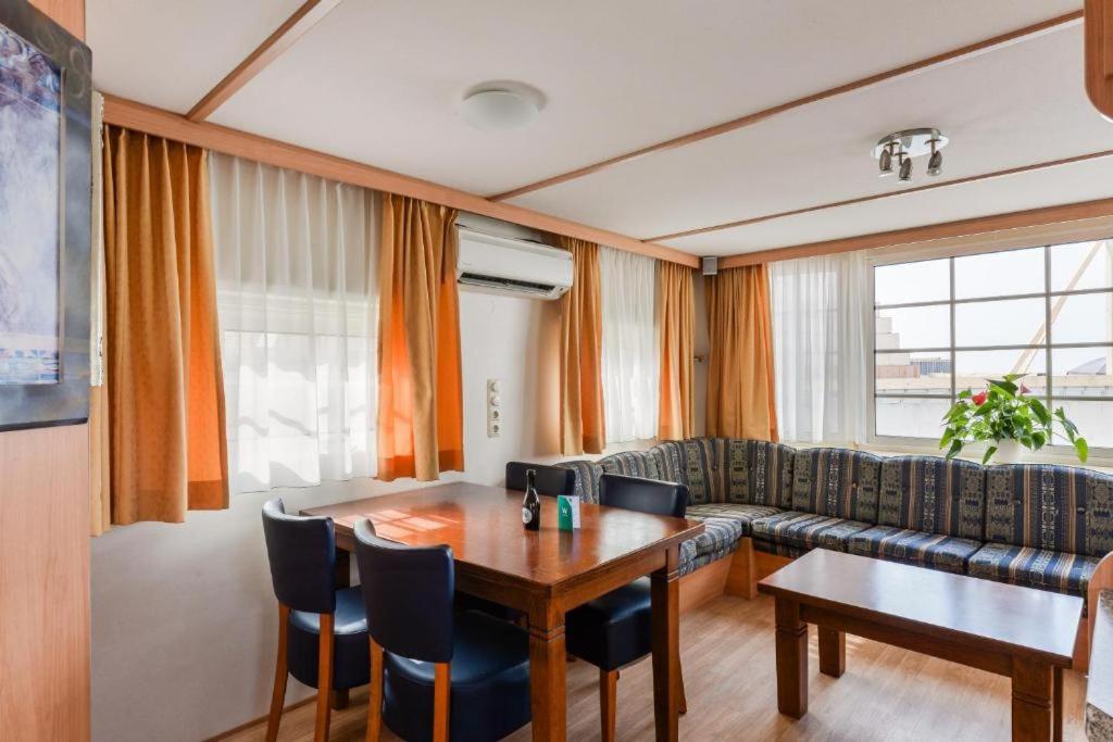 CHALET FOR 2 AT THE BEACH view 5