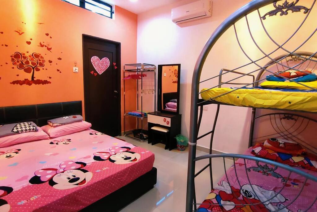 46 Jb Tmn Century 5Room 18pax near CIQ KSL Mall