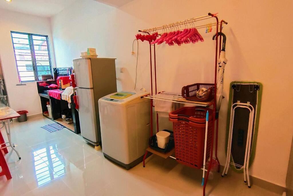 46 Jb Tmn Century 5Room 18pax near CIQ KSL Mall