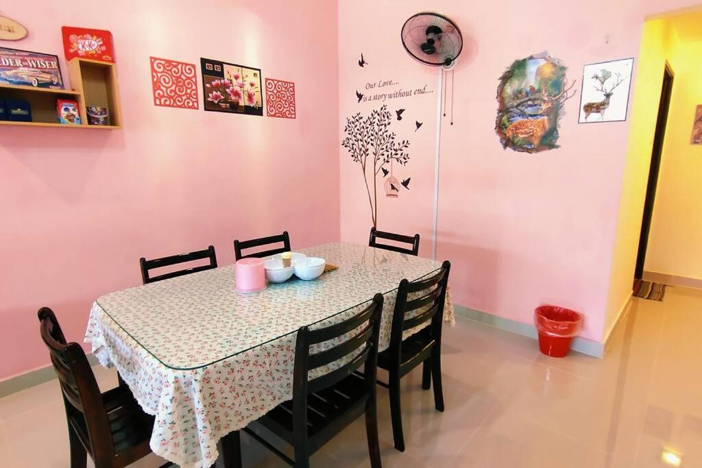 46 Jb Tmn Century 5Room 18pax near CIQ KSL Mall