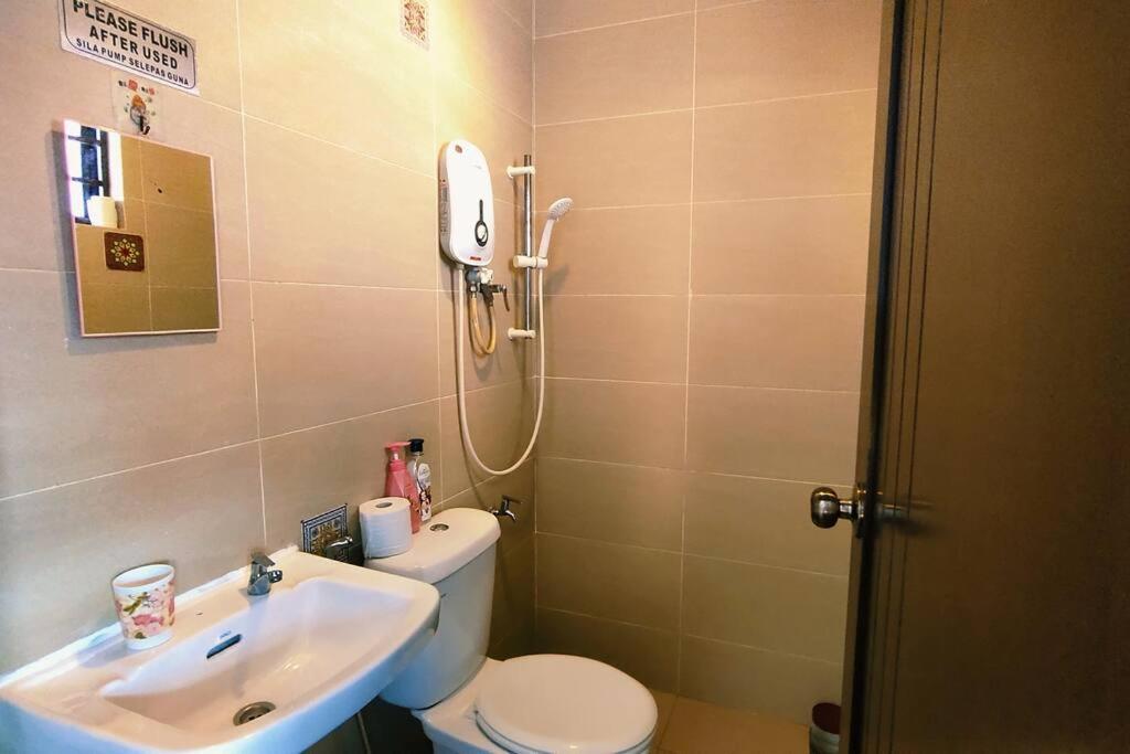 46 Jb Tmn Century 5Room 18pax near CIQ KSL Mall