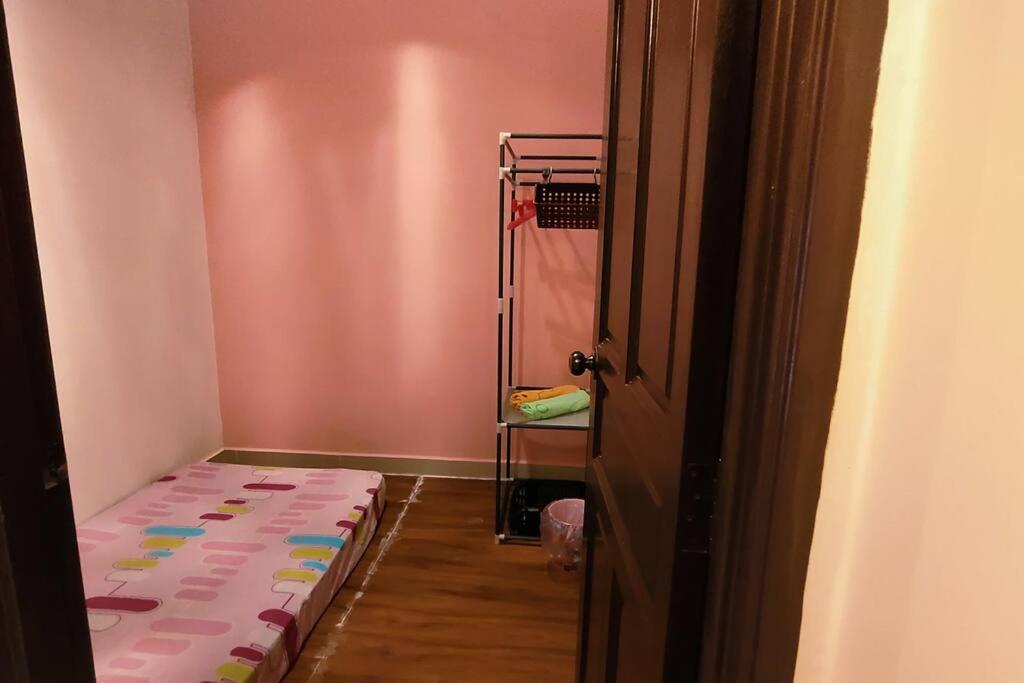 46 Jb Tmn Century 5Room 18pax near CIQ KSL Mall