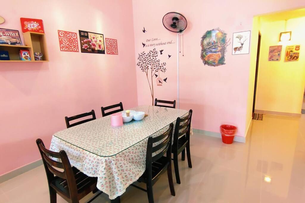 46 Jb Tmn Century 5Room 18pax near CIQ KSL Mall