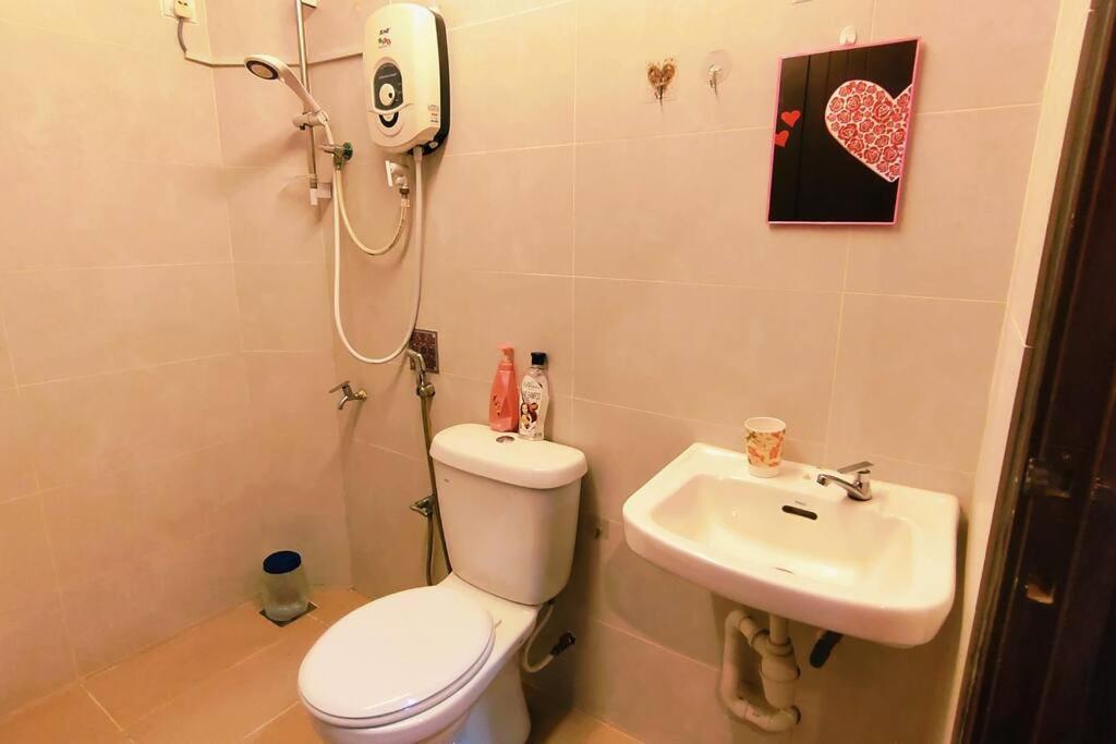 46 Jb Tmn Century 5Room 18pax near CIQ KSL Mall