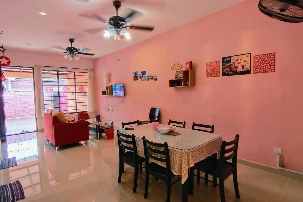 46 Jb Tmn Century 5Room 18pax near CIQ KSL Mall
