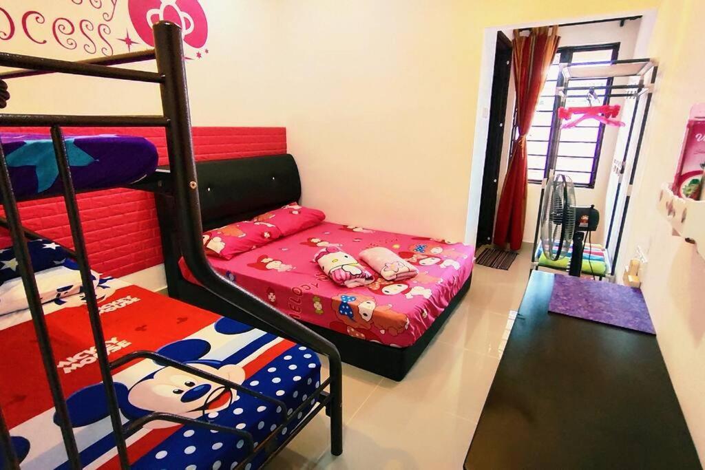 46 Jb Tmn Century 5Room 18pax near CIQ KSL Mall