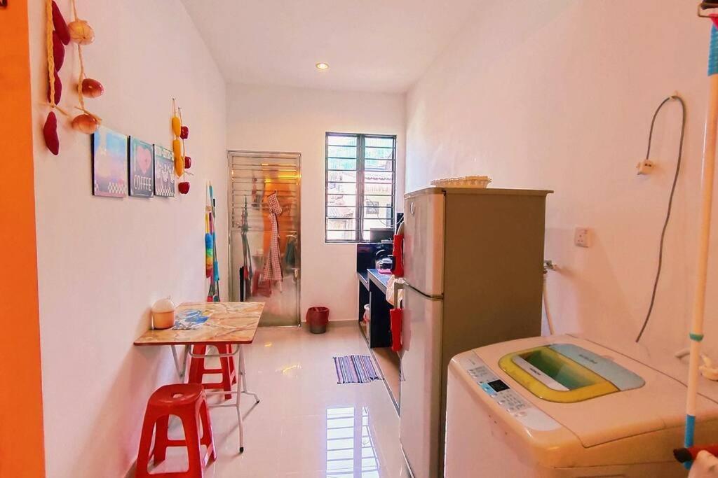 46 Jb Tmn Century 5Room 18pax near CIQ KSL Mall