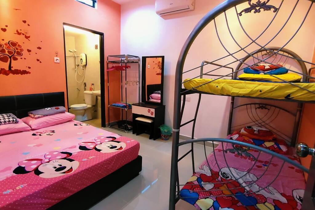 46 Jb Tmn Century 5Room 18pax near CIQ KSL Mall