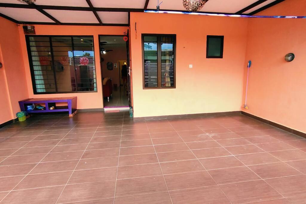 46 Jb Tmn Century 5Room 18pax near CIQ KSL Mall
