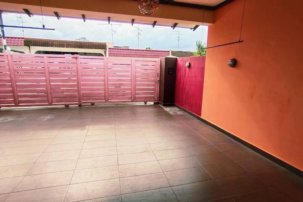 46 Jb Tmn Century 5Room 18pax near CIQ KSL Mall