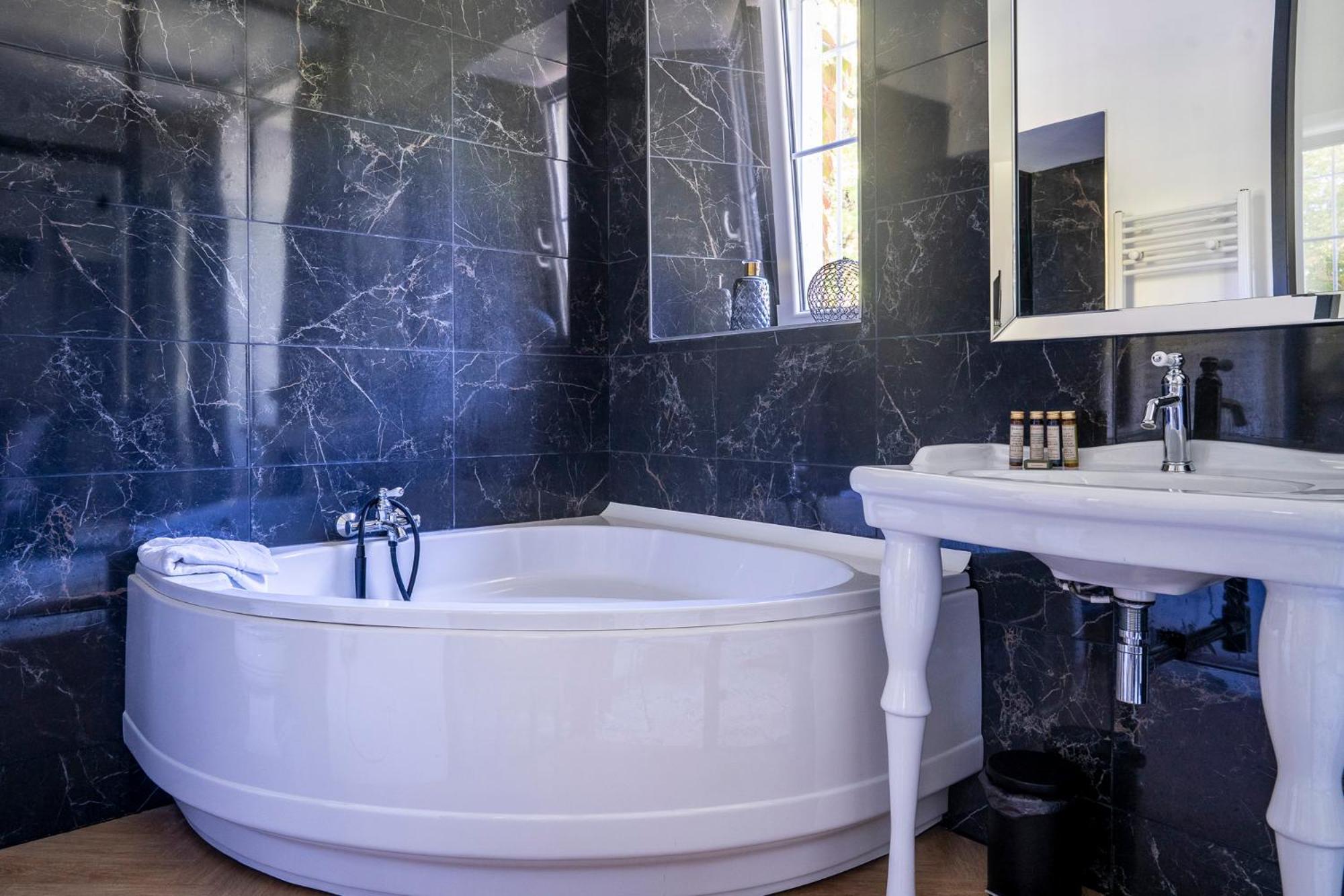 Chateau des Ayes - Chambres & suites