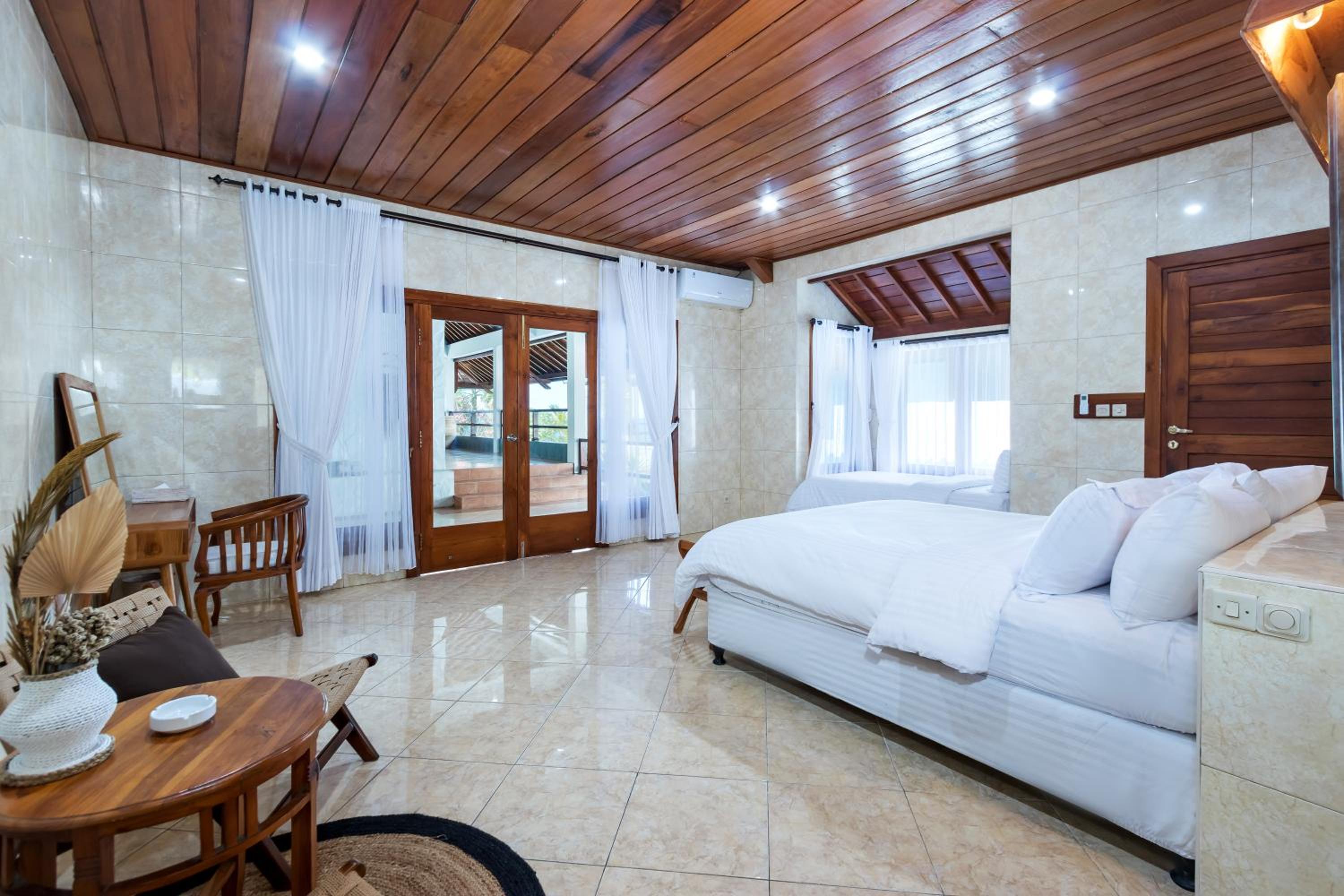 Kanna Seafront Estate Tulamben