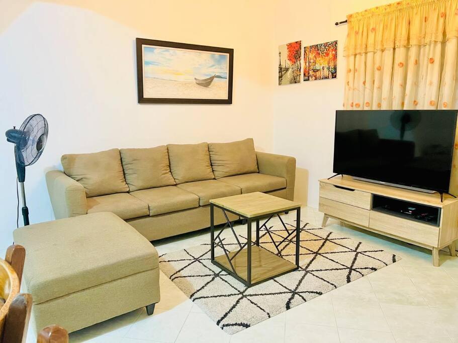 Awesome 2 bedrooms, living & dining area view 3