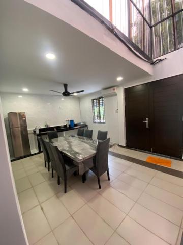 Villa 16pax 3BR with Spa Pool n Pool Table near SPICE ARENA photo 4