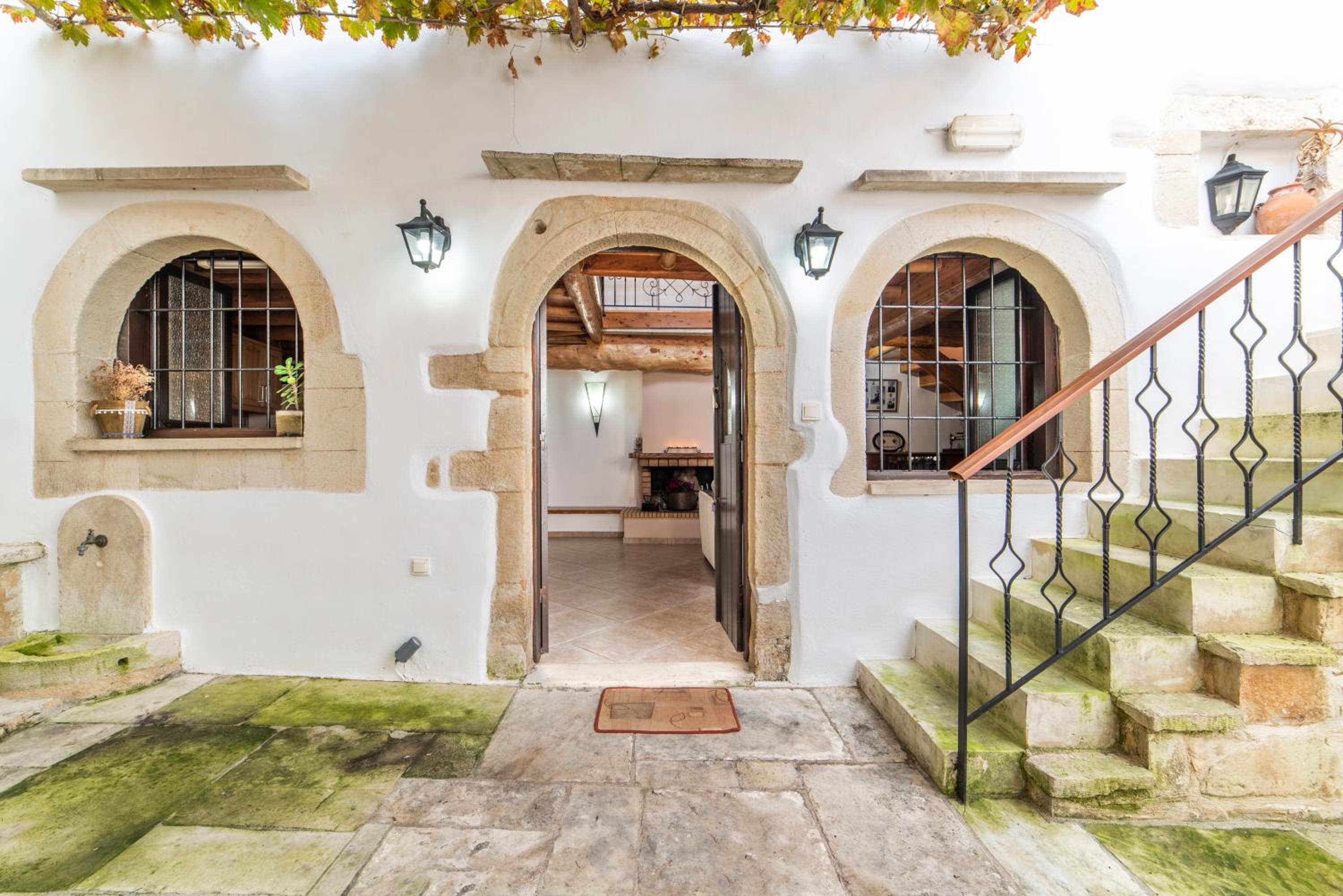 Hotel GrapeVine Villa - Image 1