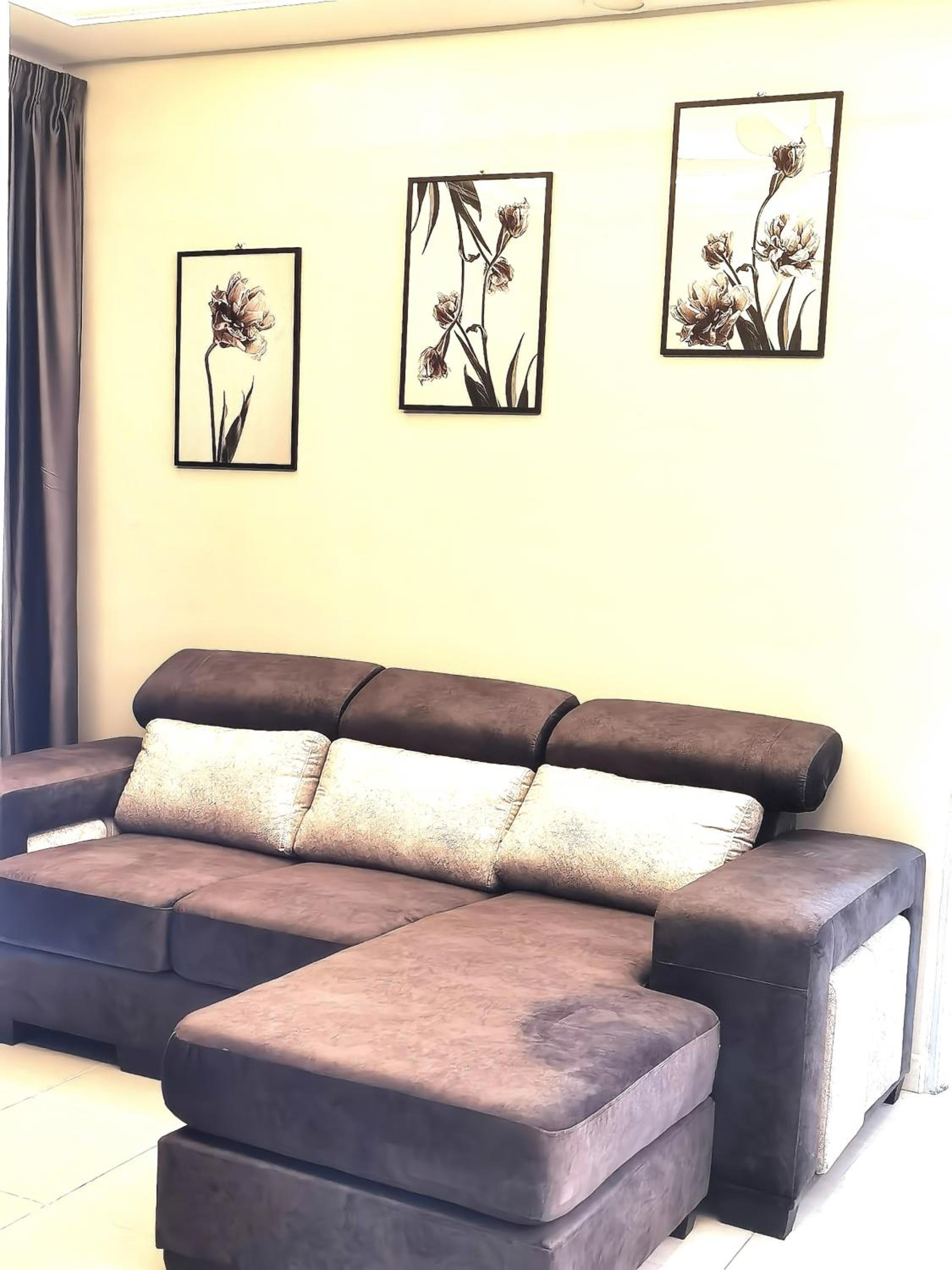 Moonight Luxe Suite, Cameron's Emerald Avenue