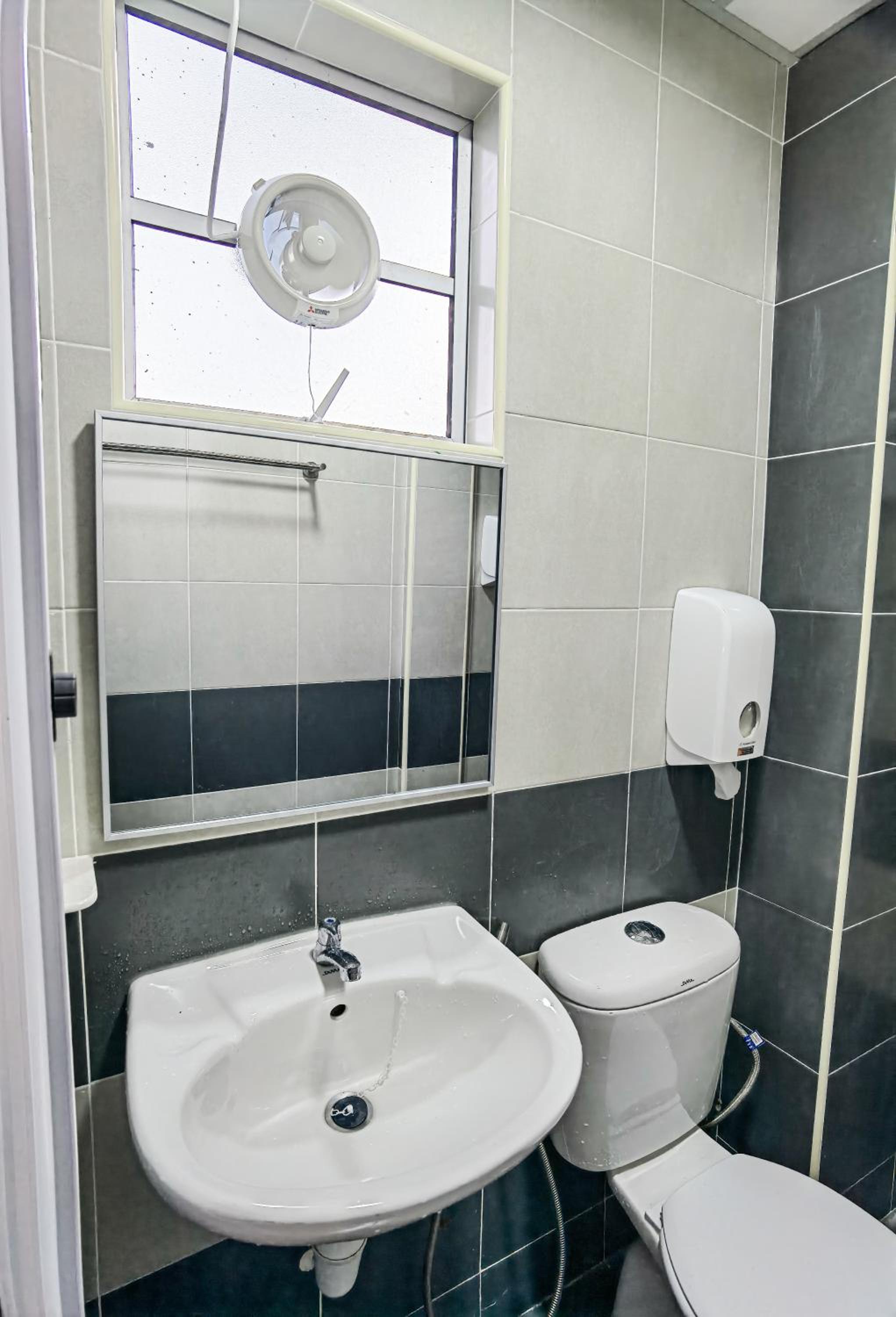 Moonight Luxe Suite, Cameron's Emerald Avenue