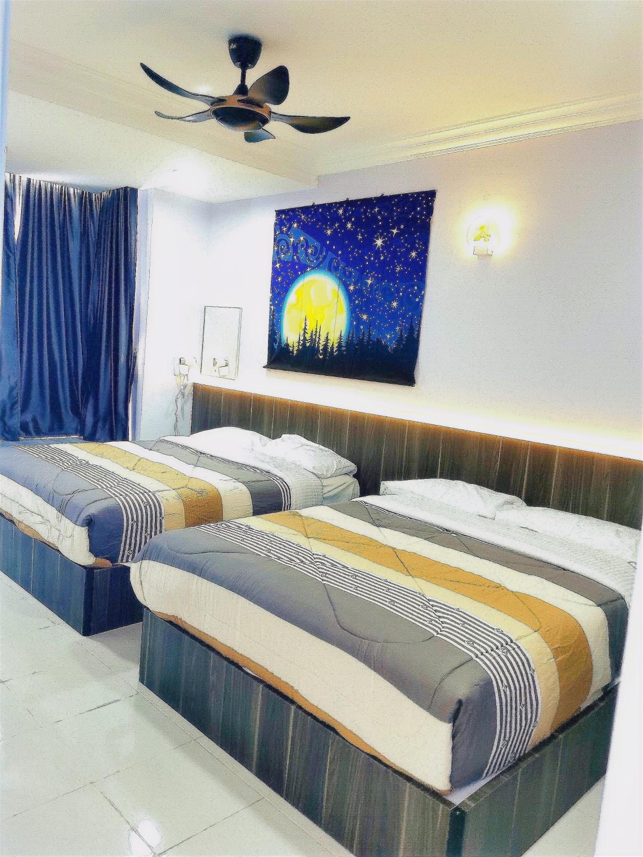 Moonight Luxe Suite, Cameron's Emerald Avenue