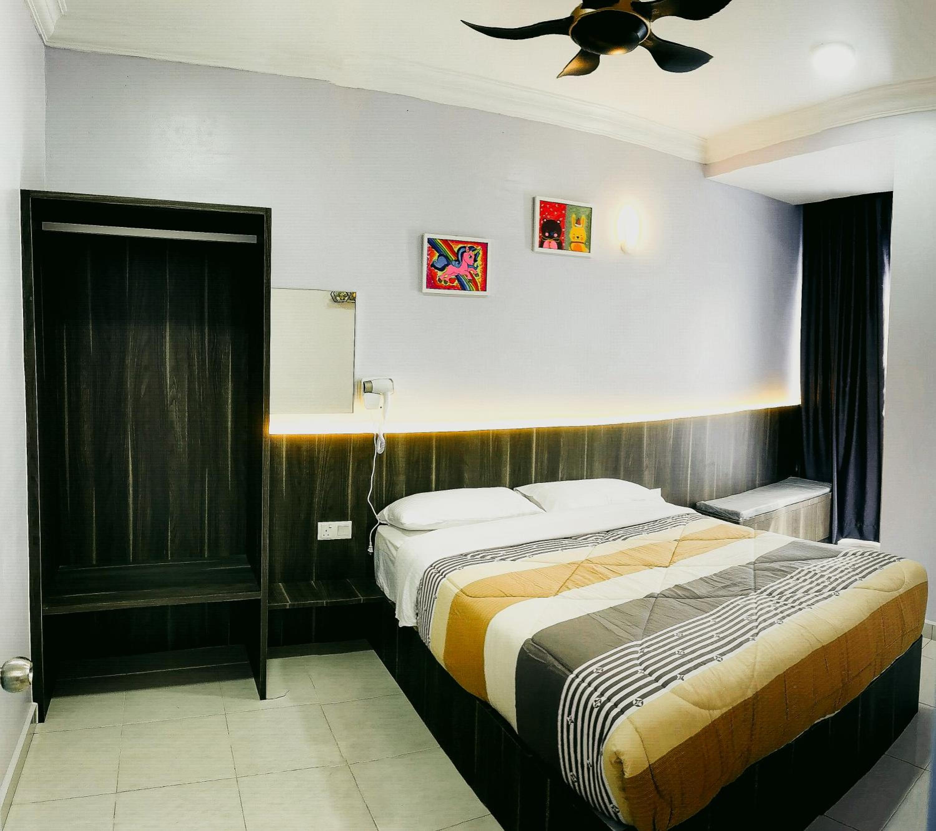 Moonight Luxe Suite, Cameron's Emerald Avenue