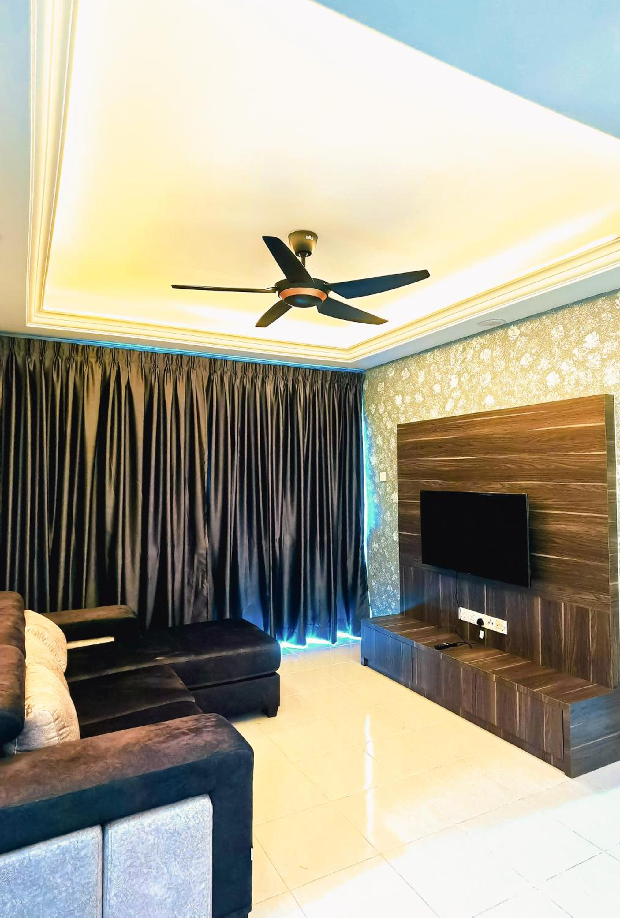 Moonight Luxe Suite, Cameron's Emerald Avenue
