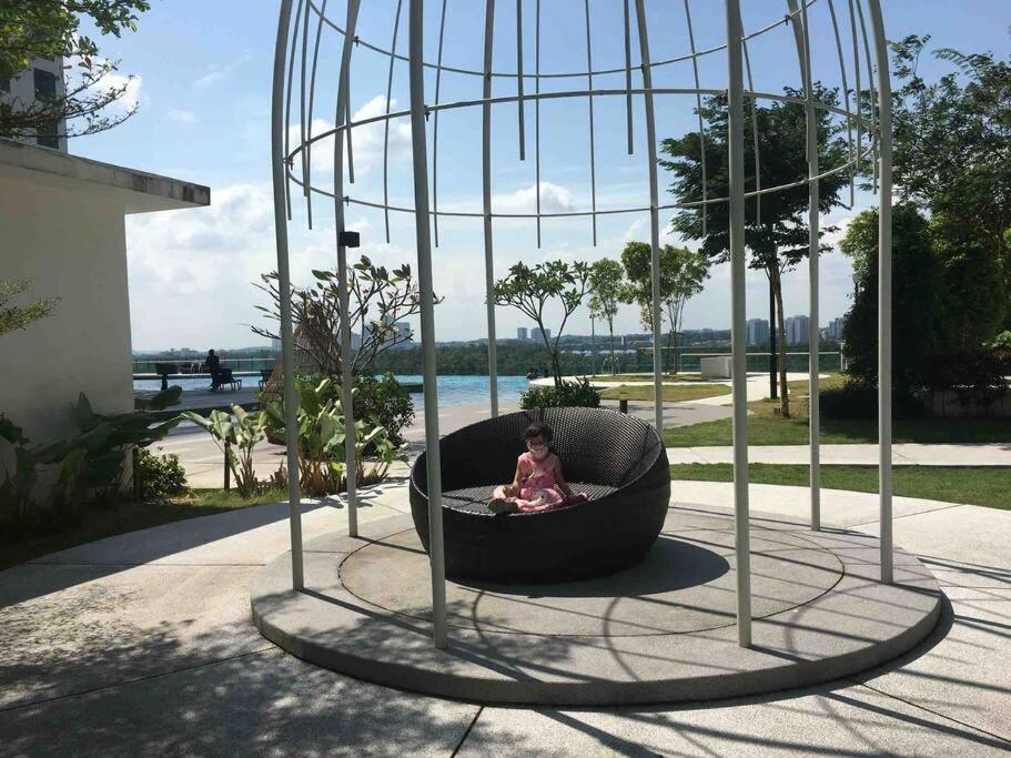 HomeNest JB City Poolview suite by Cozy Home