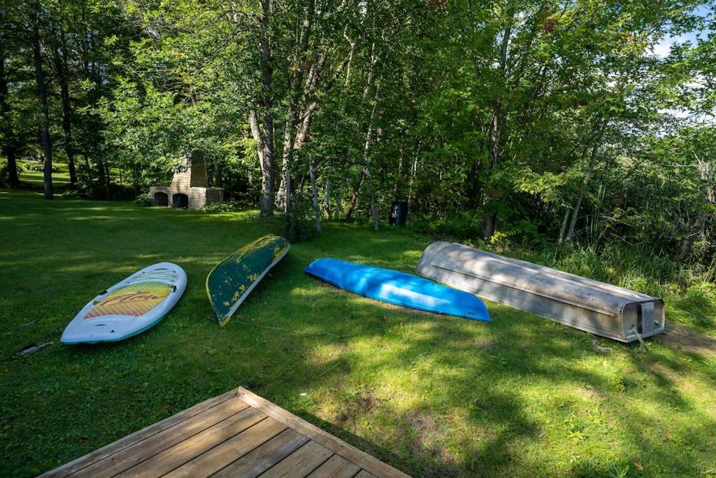 Marmora Retreat - Unique Waterfront Farmhouse