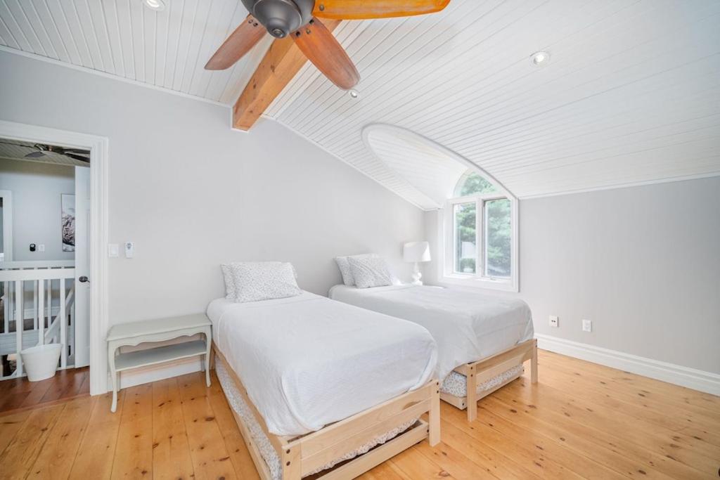 Marmora Retreat - Unique Waterfront Farmhouse