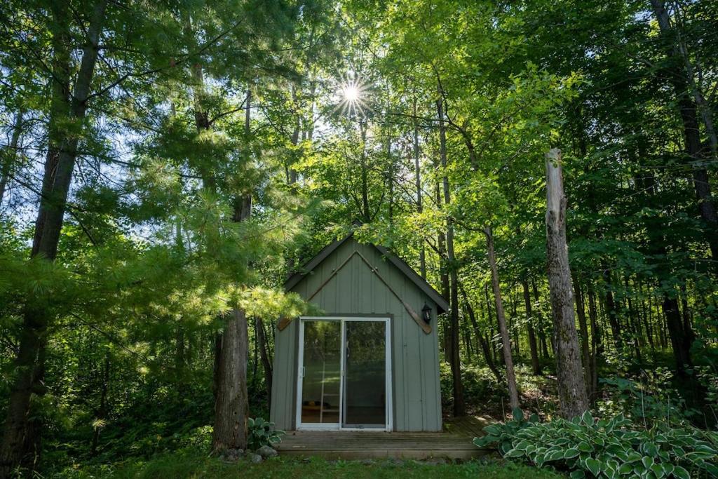 Marmora Retreat - Unique Waterfront Farmhouse