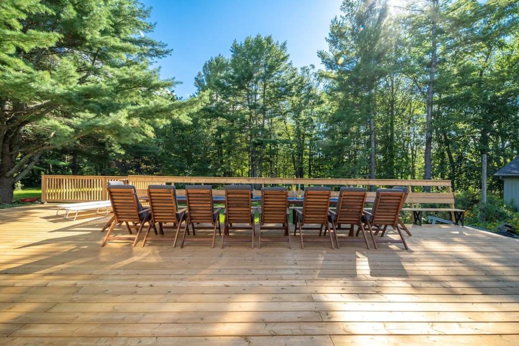 Marmora Retreat - Unique Waterfront Farmhouse
