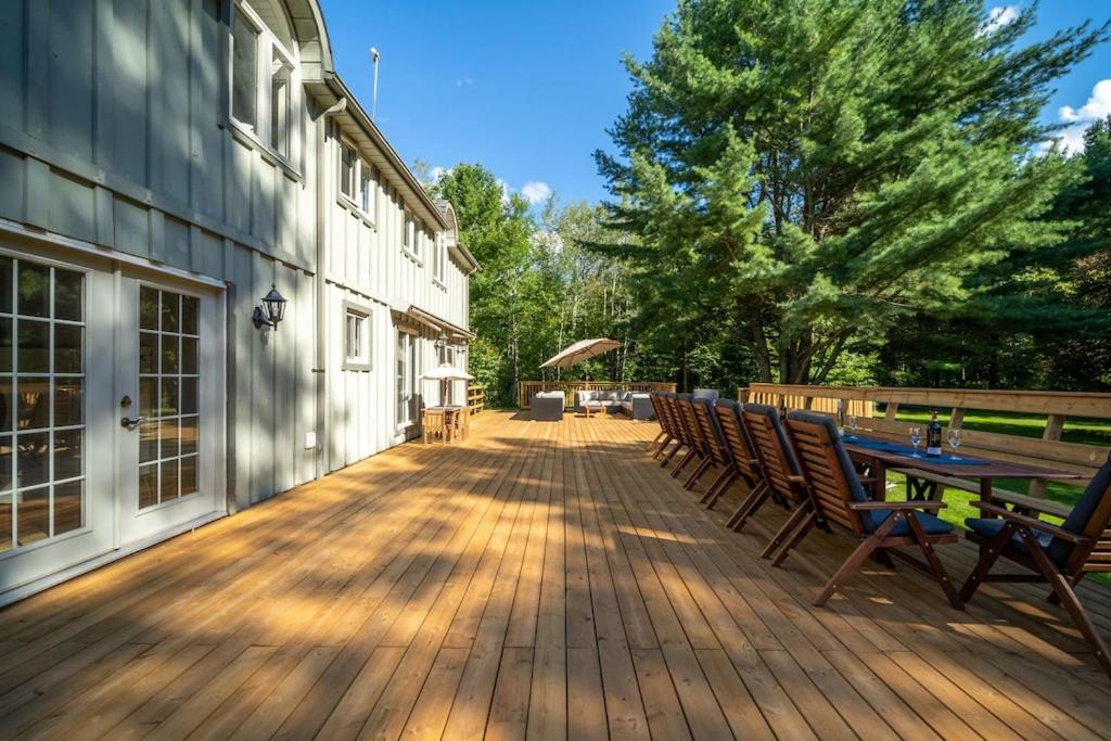 Marmora Retreat - Unique Waterfront Farmhouse