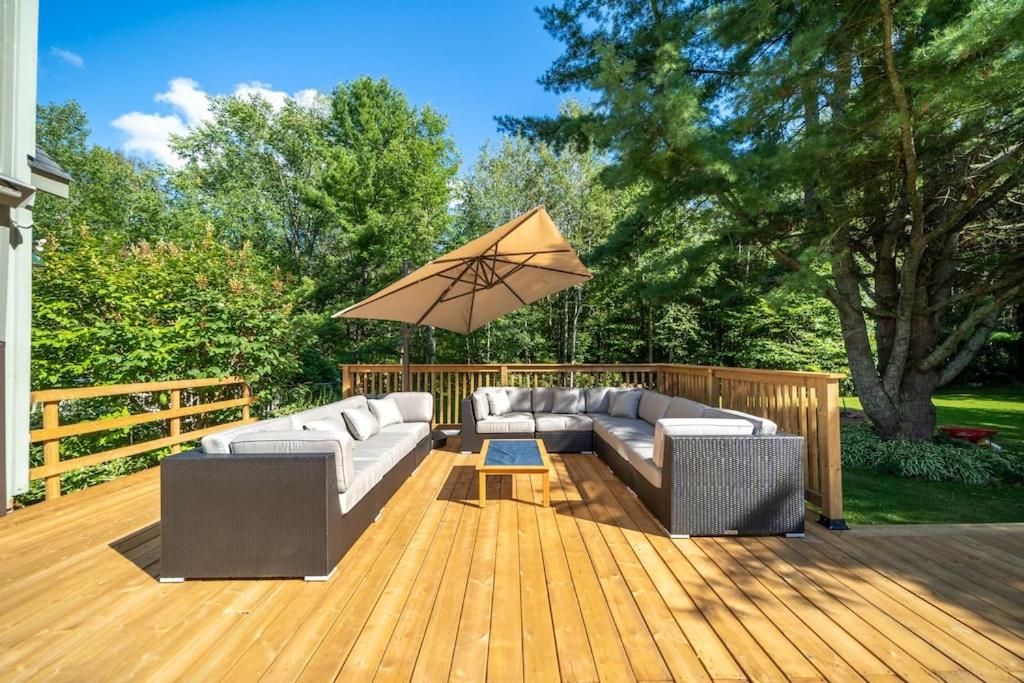 Marmora Retreat - Unique Waterfront Farmhouse