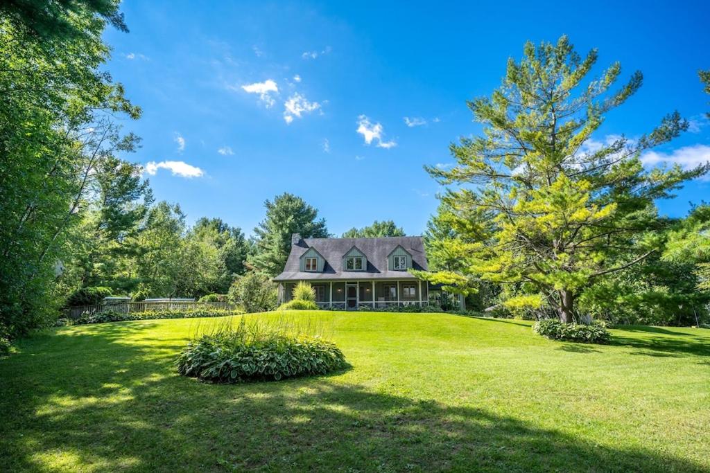 Marmora Retreat - Unique Waterfront Farmhouse